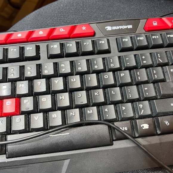 iBUYPOWER GKB100 Gaming Keyboard Spill Resistant Black/Red - Picture 6 of 10